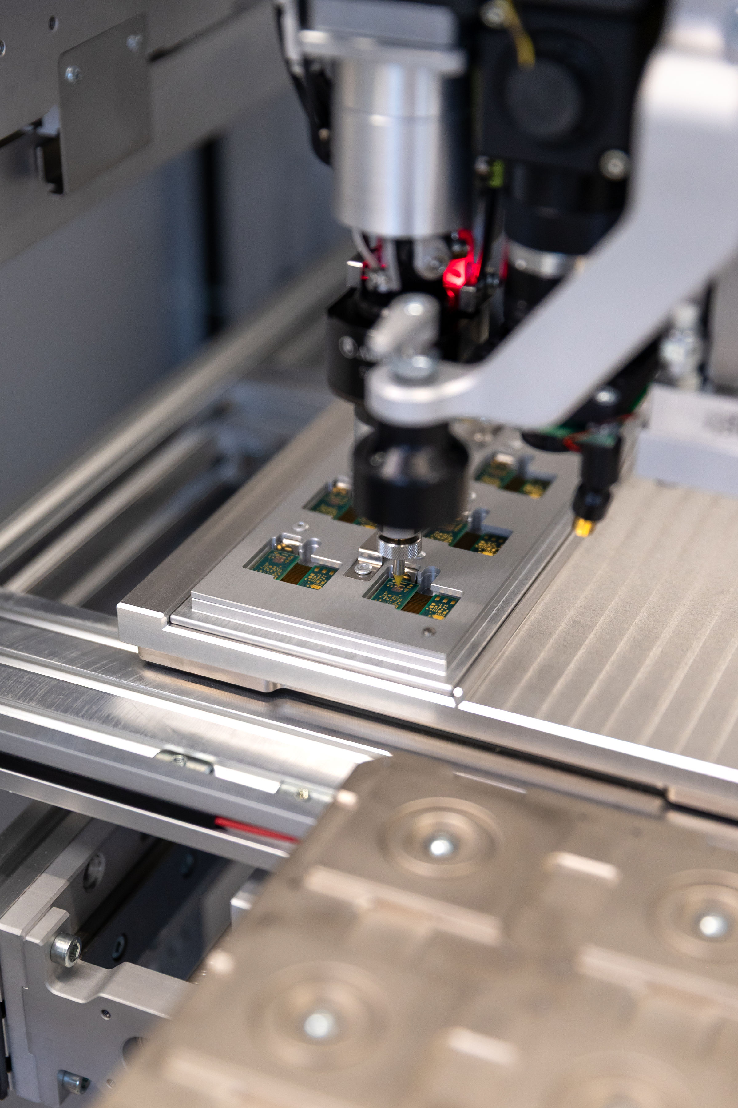 100% die testing and automatic pick-and-place